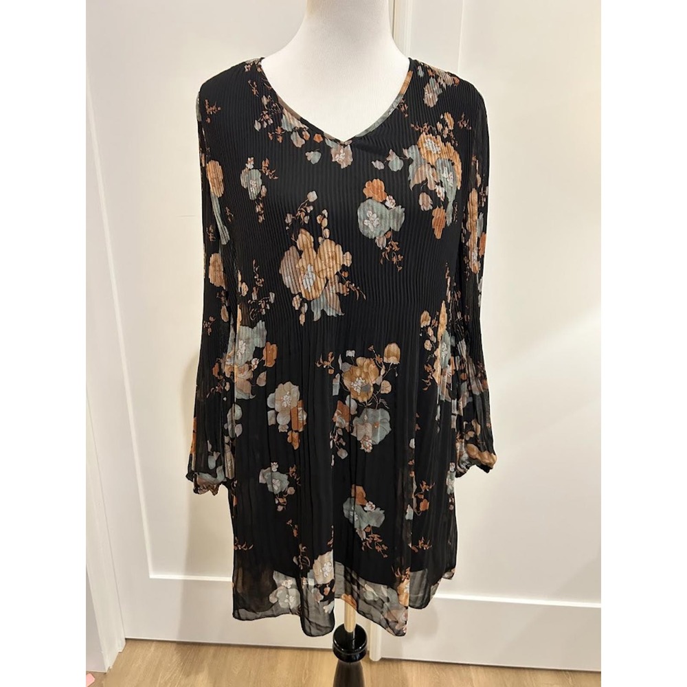 Black Tape Pleated Floral Print Mini Dress XS Flirty Feminine Flowy Size XS